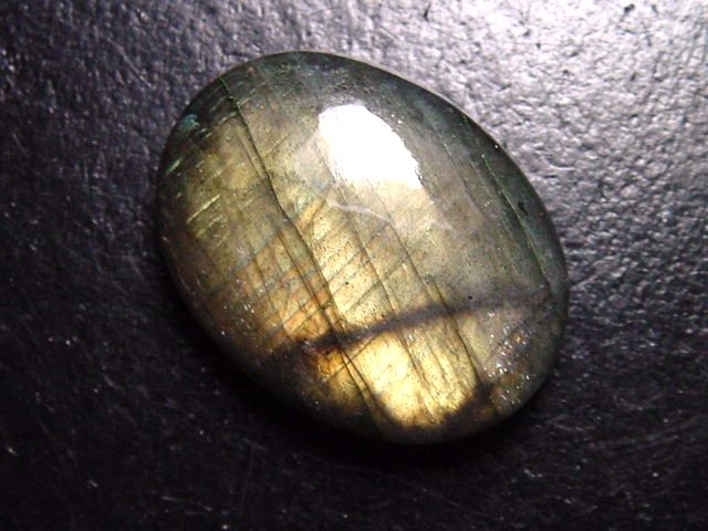 Labradorite 35,43 Ct. cabochon