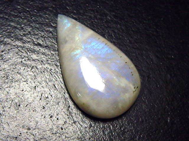 Regenbogenmondstein 21,90 Ct. Tropfen Cabochon 29 x 17 mm