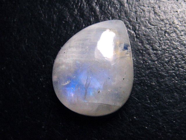 Regenbogenmondstein 19,17 Ct. Tropfen Cabochon 21 x 17 mm