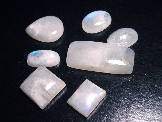 Rainbow moonstone lot 158,10 Ct. 7 cabochons