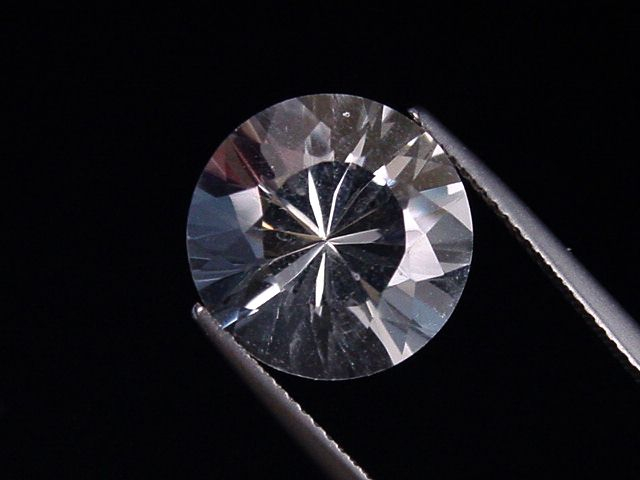 Quartz 8,53 Ct. round cut