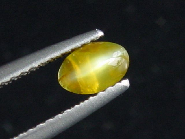 Chrysoberyl cat's eye 0,58 Ct. cabochon
