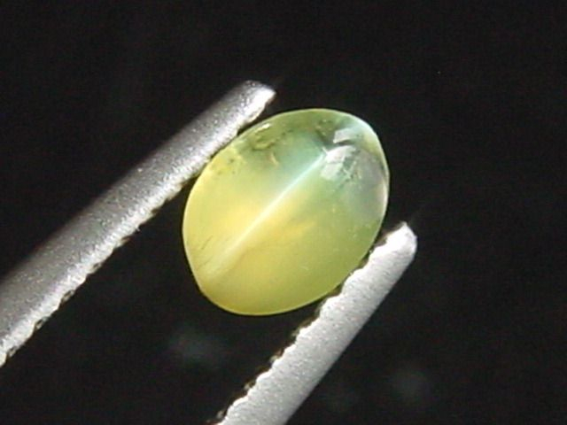 Chrysoberyl cat's eye 0,49 Ct. cabochon