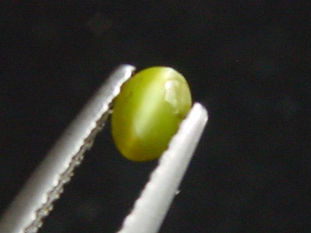 Chrysoberyll Katzenauge 0,18 Ct. Oval Cabochon