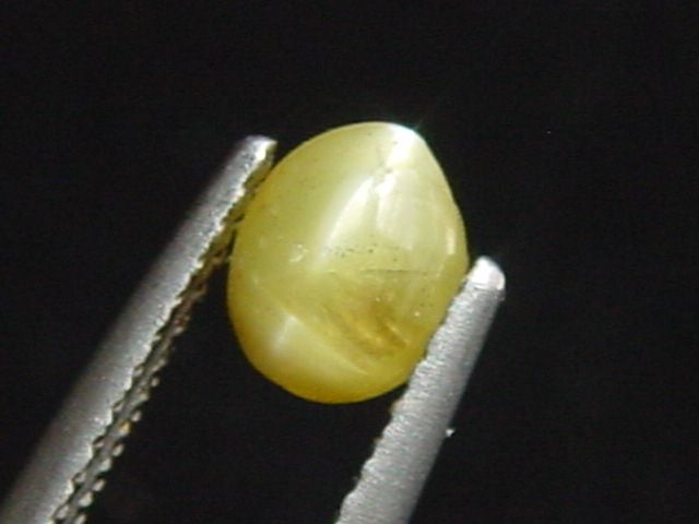 Chrysoberyll Katzenauge 1,36 Ct. Oval Cabochon B-Qualität