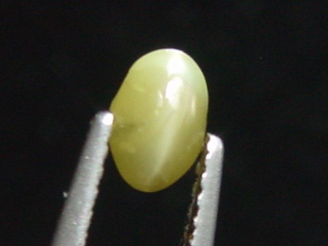 Chrysoberyl cat's eye 0,91 Ct. cabochon B-quality