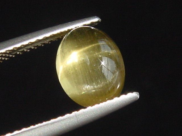Golden Beryl double cat's eye 2,08 Ct. oval cabochon