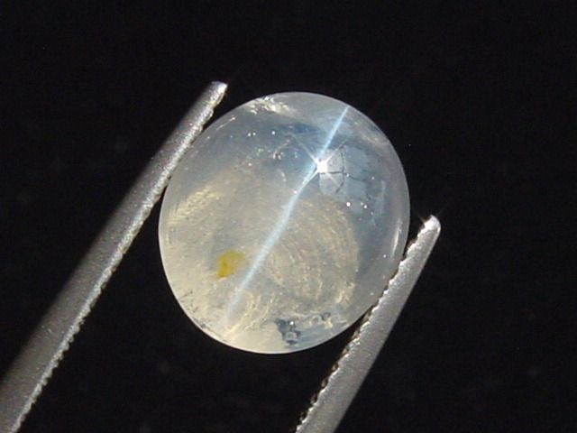 Quartz cat's eye 4,85 Ct. cabochon - Minas Gerais, Brazil
