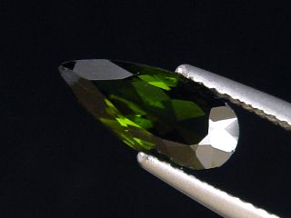 Verdelith / grüner Turmalin 1,35 Ct. Tropfen 11 x 5 mm Brasilien