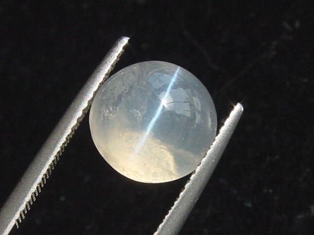 Bergkristall Katzenauge 6,08 Ct. Rund Cabochon - Minas Gerais, Brasilien
