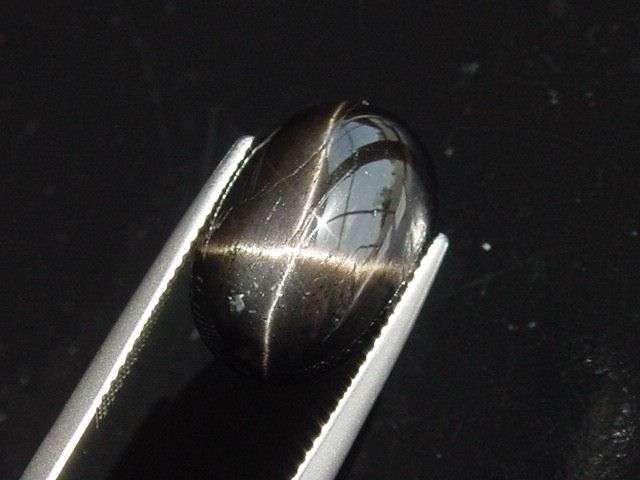 Sterndiopsid / Stern Diopsid 11,28 Ct. feiner Stern Oval Cabochon