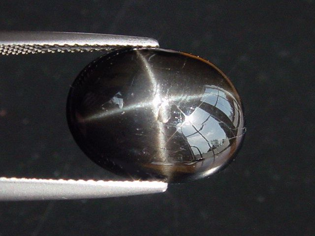 Sterndiopsid / Stern Diopsid 10,11 Ct. feiner Stern Oval Cabochon
