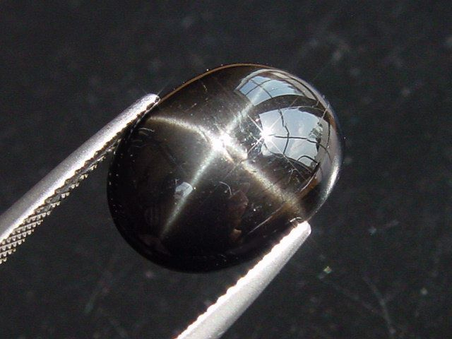 Sterndiopsid / Stern Diopsid 10,11 Ct. feiner Stern Oval Cabochon