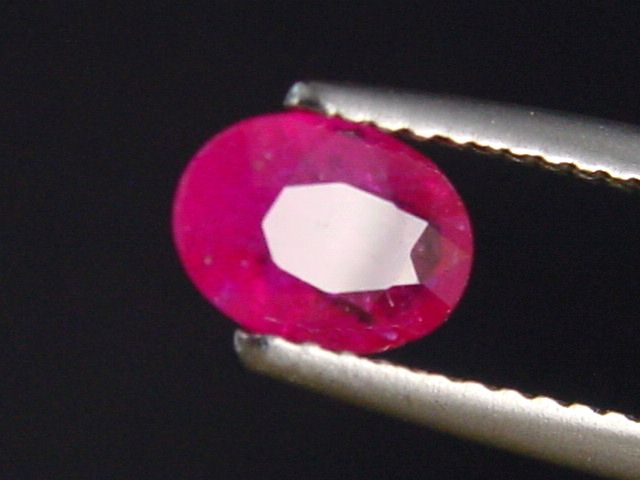 Rubin 0,87 Ct. Oval 7 x 5 mm Tansania