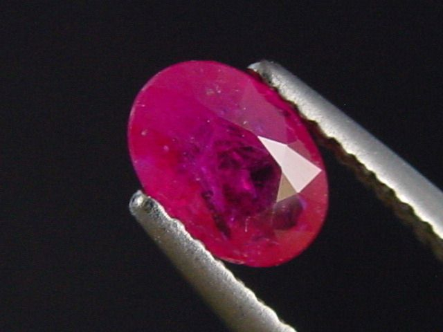 Rubin 0,87 Ct. Oval 7 x 5 mm Tansania
