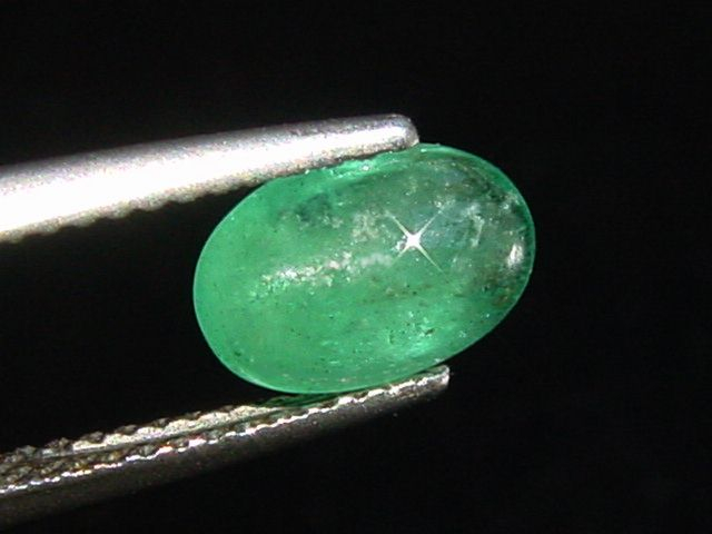 Smaragd Katzenauge 1,25 Ct. Oval Cabochon Kolumbien