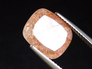 Quartz with Hematite 5,18 Ct. natural confetti inclusions b-quality
