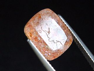 Quartz with Hematite 5,44 Ct. natural confetti inclusions b-quality