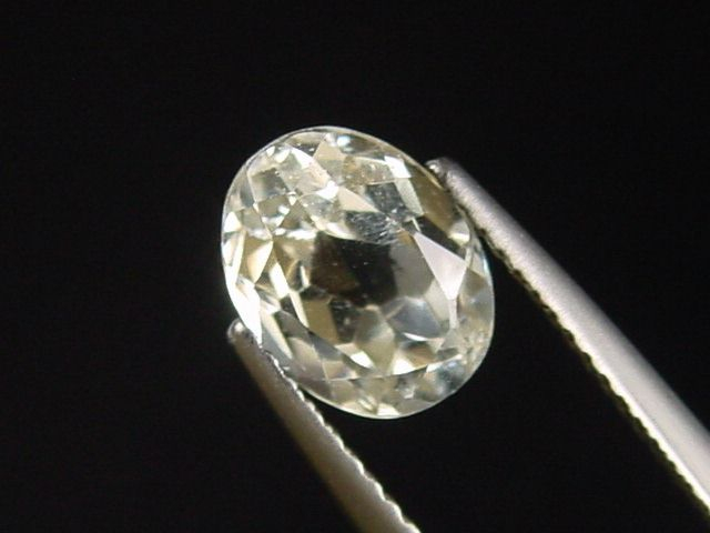 Hiddenit 2,35 Ct. Oval 9 x 7 mm Brasilien