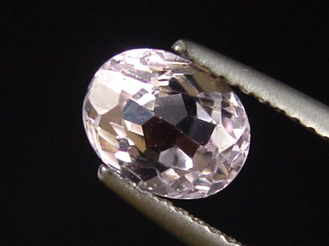 Kunzit 1,84 Ct. Oval 8 x 6 mm Brasilien