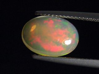 Opal 2,36 Ct. fine quality - oval cabochon