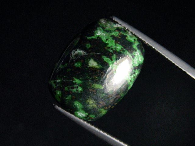 Gefleckte Jade 14,48 Ct. Kissen Cabochon - Monte Viso, Piemont, Italien