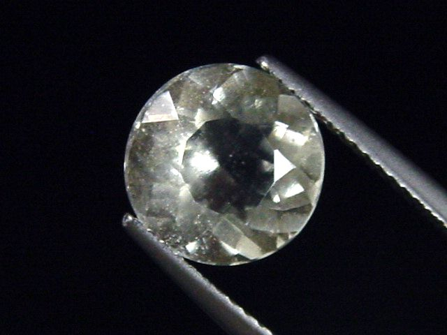 Wüstenglas 2,62 Ct. facettiert Rund - selten