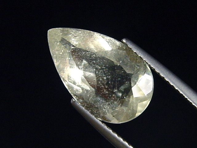 Desert Glass 4,14 Ct. faceted pear - rare