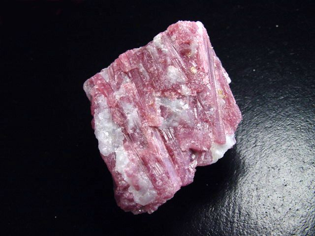 Rubellit Turmalin Stufe 64 mm schön ausgebildete Kristalle - Minas Gerais, Brasilien
