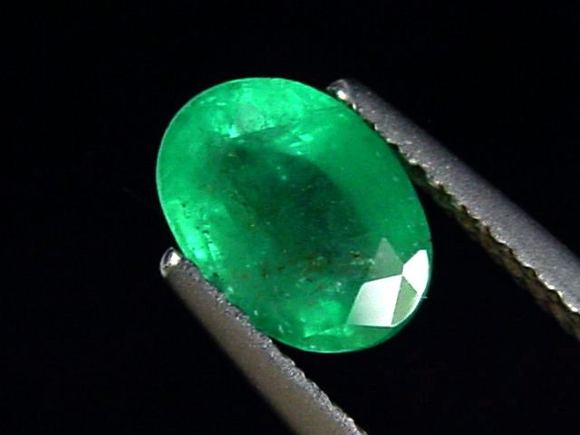 Emerald 1,30 Ct. fine green oval Colombia