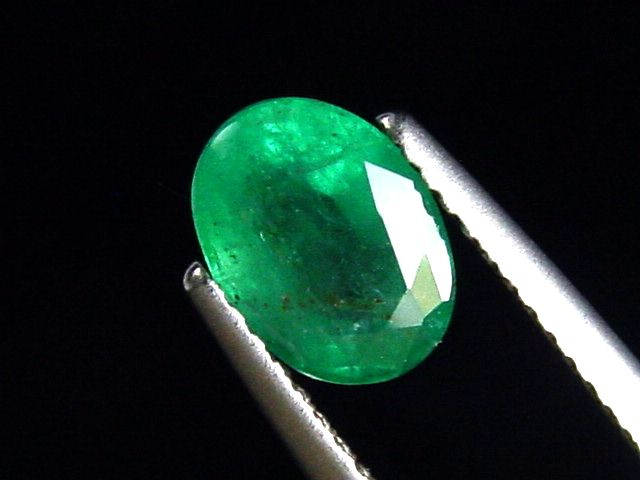 Emerald 1,30 Ct. fine green oval Colombia