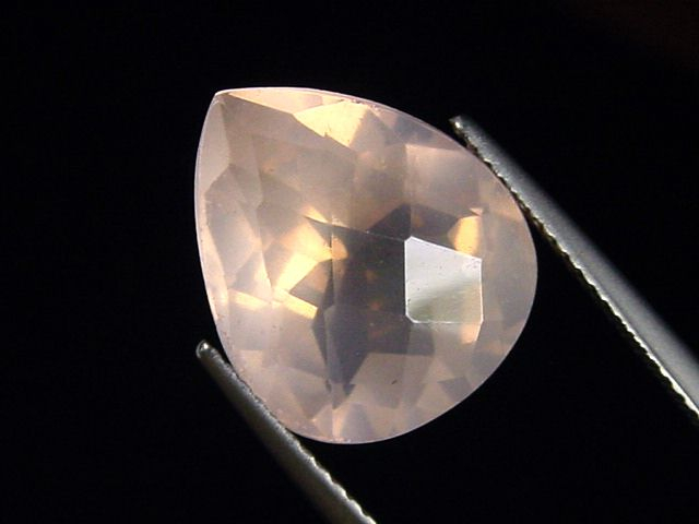 Rose Quartz 8,50 Ct. pear cut