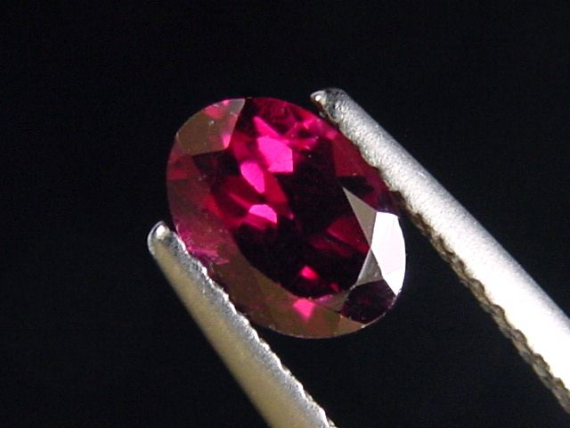 Rhodolite Garnet 1,11 Ct. oval Sri Lanka