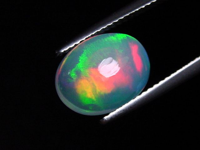 Opal / Edelopal 2,58 Ct. feinste Qualität - 12 x 9 mm Oval Cabochon
