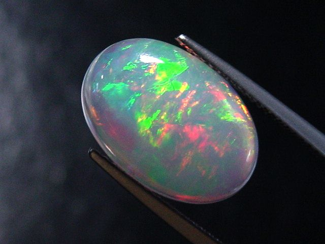 Opal / Edelopal 5,40 Ct. feinste Qualität - 17 x 12 mm Oval Cabochon