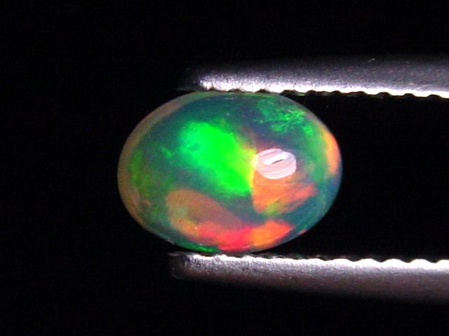 Opal / Edelopal 0,56 Ct. feinste Qualität - 7 x 5 mm Oval Cabochon