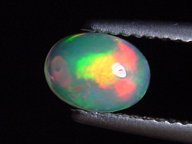 Opal / Edelopal 0,59 Ct. feinste Qualität - 7 x 5 mm Oval Cabochon