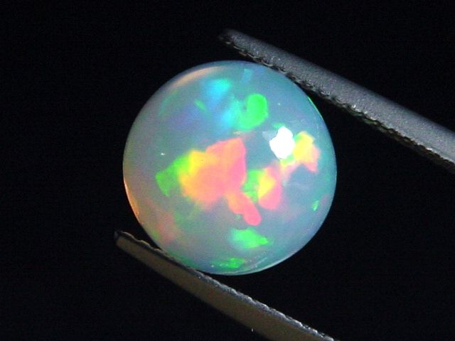 Opal / Edelopal 2,79 Ct. feinste Qualität - 10 mm Rund Cabochon