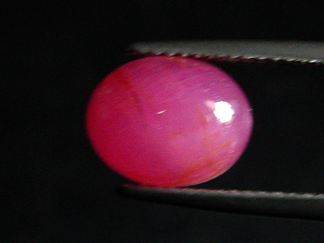 Rubin 4,82 Ct. Naturfarbe 10 x 8 mm Oval Cabochon Tansania