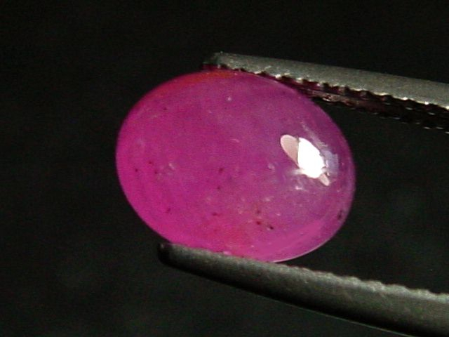 Rubin 2,74 Ct. Naturfarbe 8,5 x 6,5 mm Oval Cabochon Tansania