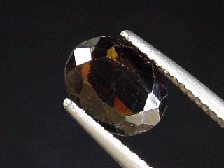Epidot 2,07 Ct. facettiert Oval - Skardu, Pakistan