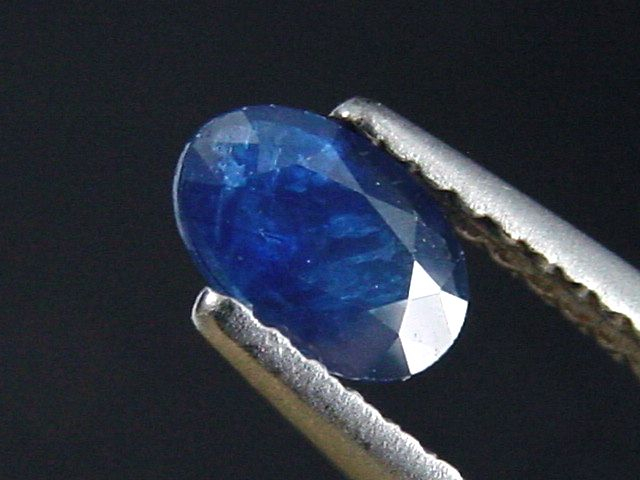 Blauer Saphir 0,56 Ct. Oval 6 x 4 mm Sri Lanka