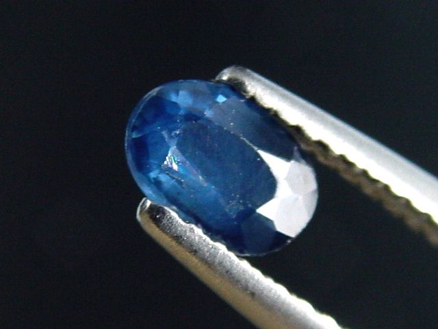 Blauer Saphir 0,61 Ct. Oval 6 x 4 mm Sri Lanka
