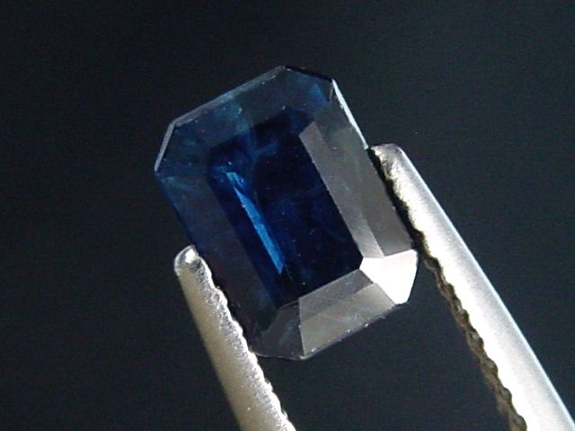 Blue Sapphire 1,35 Ct. octagon