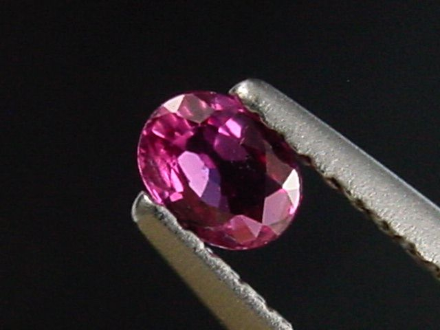 Rubin 0,28 Ct. Oval 4 x 3 mm Sri Lanka