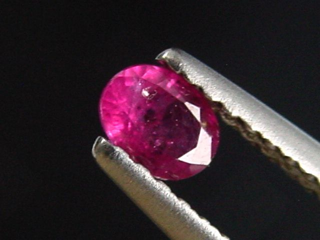 Rubin 0,29 Ct. Oval 4 x 3 mm Sri Lanka B-Qualität