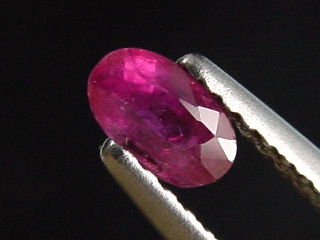 Rubin 0,39 Ct. Oval 5 x 3 mm Sri Lanka