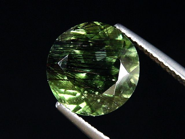 Peridot mit dekorativen Einschlüssen 6,03 Ct. Rund 11 mm Pak.