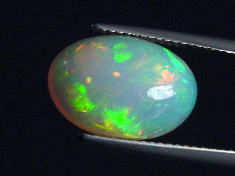 Opal 4,62 Ct. finest quality - oval cabochon