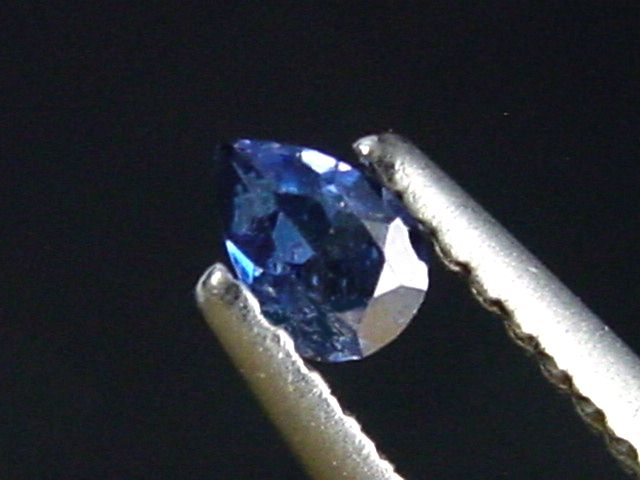 Benitoite 0,13 Ct. pear faceted - San Benito Co., California, USA